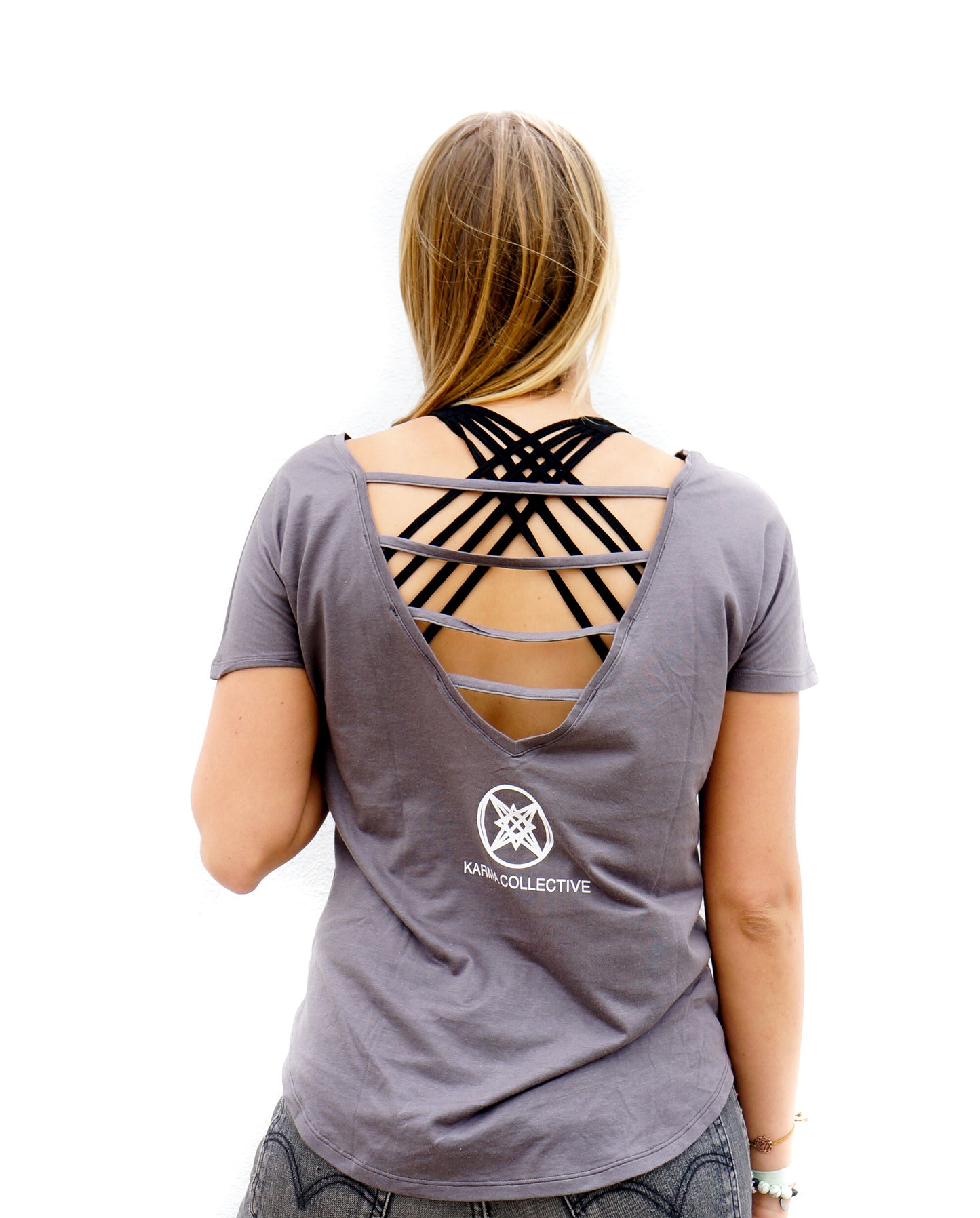 LOVE is all you need V-back tshirt Grey